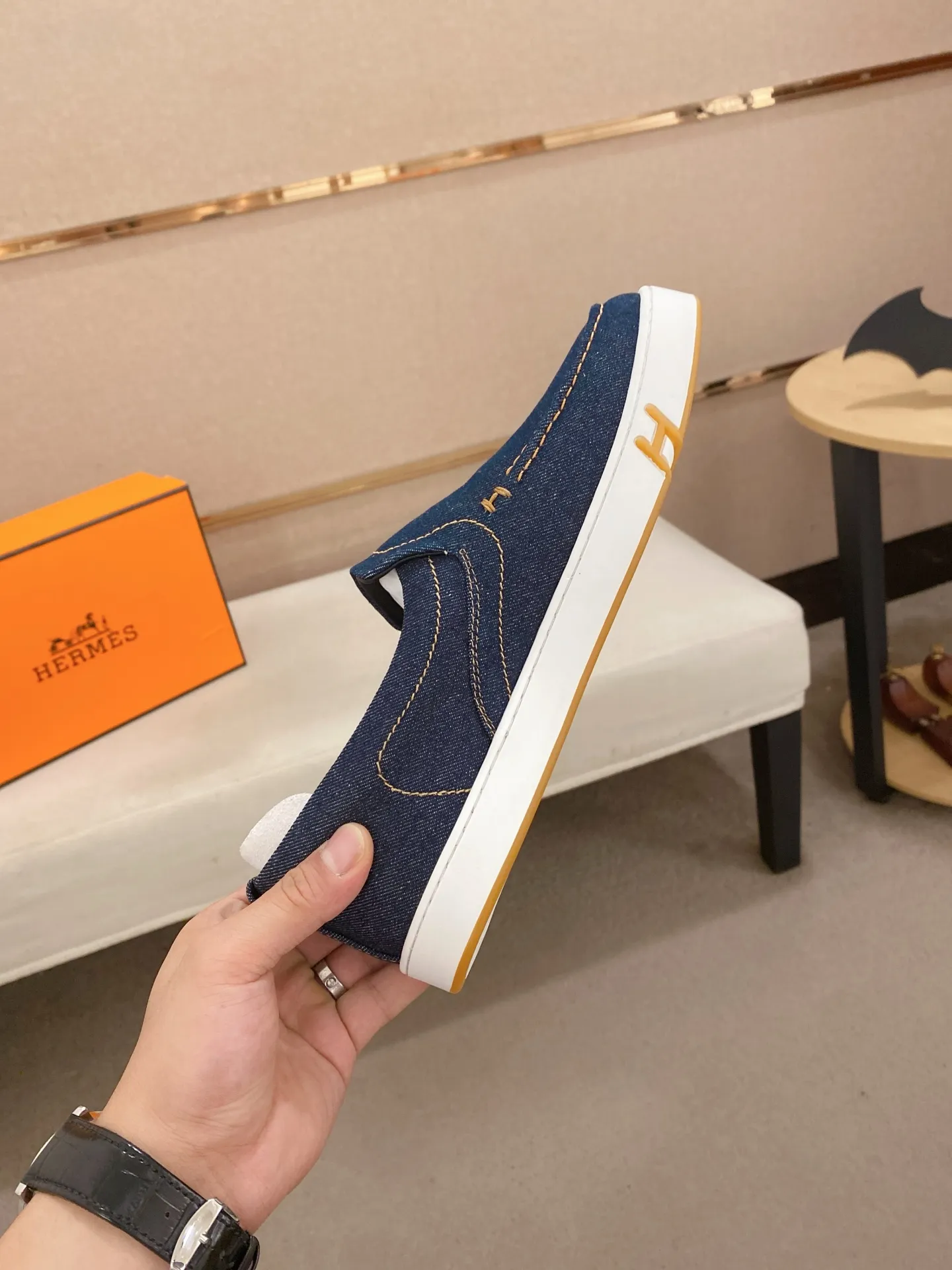 Men's clothing and shoes💰: 442💰《HERMES》【Classic original single version】Hermès; top 🔝purchase agent🔍🔍men's latest 🇺🇸 counter sales simultaneously, imported from Italy original ▲▲cowhide ▲▲ (high-end, nobility, class) ) Exquisite workmanship (Italian 🇮🇹 imported water-dyed 🐂 cowhide lining) sole: original sole provided by the original factory, ⚠️exclusive double-layer activity·TPR·rubber·combined molded outsole; super comfortable·wear-resistant·non-slip·environmental protection The real thing is more beautiful if you take the real thing (high quality, follow the order). You can enter and exit the counter at will * Number of yards: 38-44 (45 can be customized and cannot be returned or exchanged)